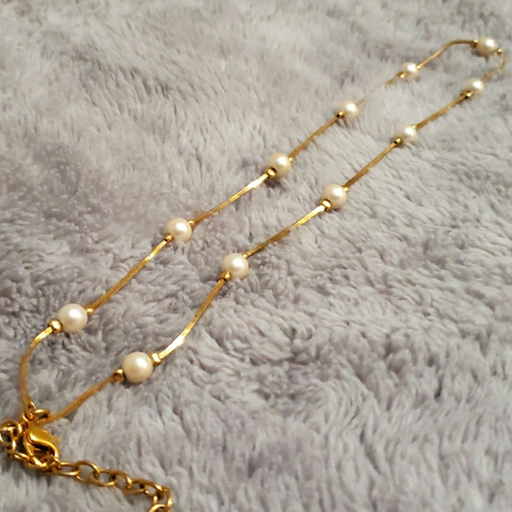 《Gold Pearl Necklace》